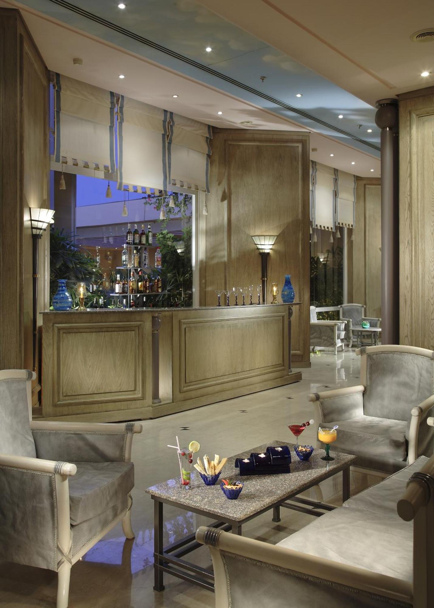 Hurghada Suites & Apartments Serviced By Marriott Exterior photo The bar at the 101 bar